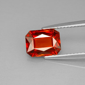 Grenat spessartite rouge naturelle taille émeraude, 2,42 ct, VVS-VS