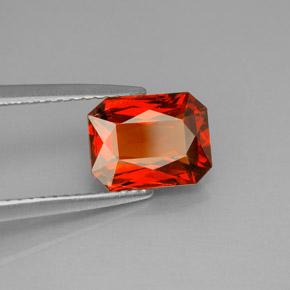 Grenat spessartite rouge naturelle taille émeraude, 2,42 ct, VVS-VS