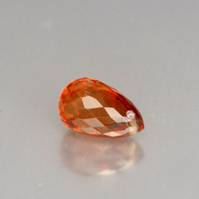 Grenat spessartite orange naturelle briolette, 1,70 ct, VS