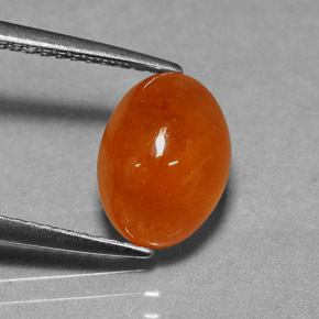 Grenat spessartite orange naturelle coupe ovale, 4,74 ct, translucide