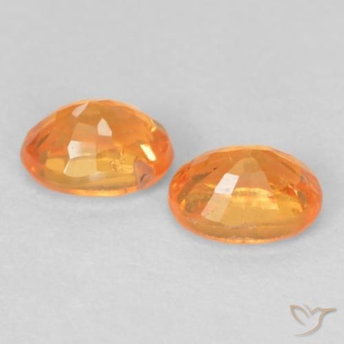 Shop natural 0.54ct Orange vif Grenat Spessartite gems, ovale, from Mozambique at GemSelect. In stock, global shipping!