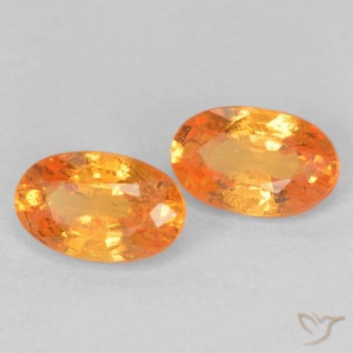 Shop natural 0.68ct Orange vif Grenat Spessartite gems, ovale, from Mozambique at GemSelect. In stock, global shipping!