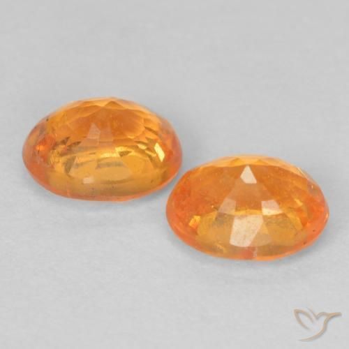 Shop natural 1.00ct Orange vif Grenat Spessartite gems, ovale, from Mozambique at GemSelect. In stock, global shipping!