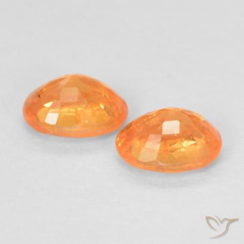 Shop natural 0.53ct Orange vif Grenat Spessartite gems, ovale, from Mozambique at GemSelect. In stock, global shipping!