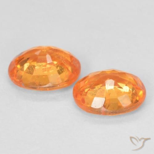Shop natural 0.99ct Orange vif Grenat Spessartite gems, ovale, from Mozambique at GemSelect. In stock, global shipping!