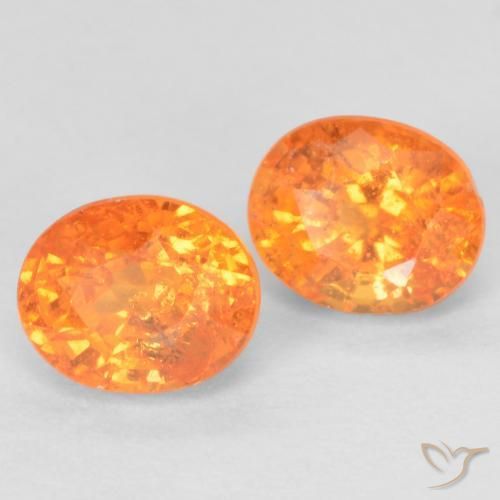 Shop natural 1.33ct Orange vif Grenat Spessartite gems, ovale, from Mozambique at GemSelect. In stock, global shipping!
