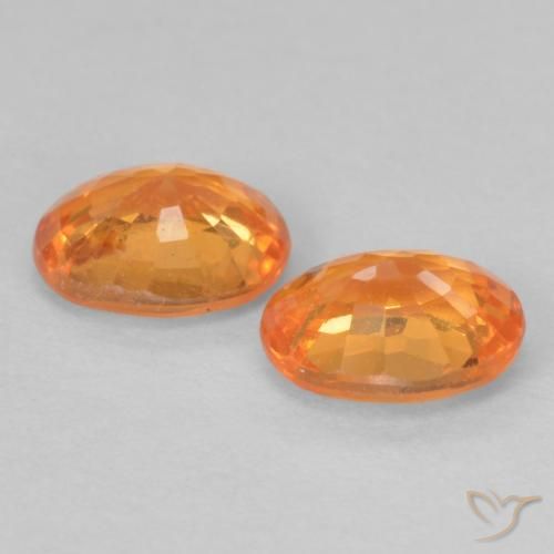 Shop natural 0.93ct Orange vif Grenat Spessartite gems, ovale, from Mozambique at GemSelect. In stock, global shipping!