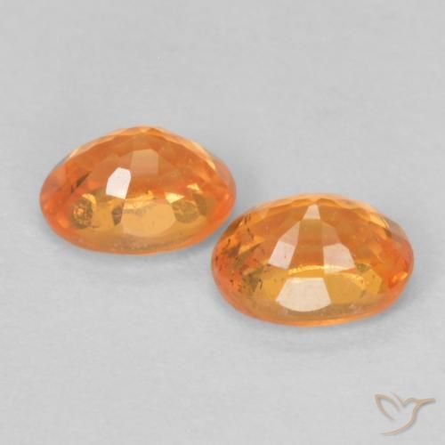 Shop natural 0.55ct Orange vif Grenat Spessartite gems, ovale, from Mozambique at GemSelect. In stock, global shipping!