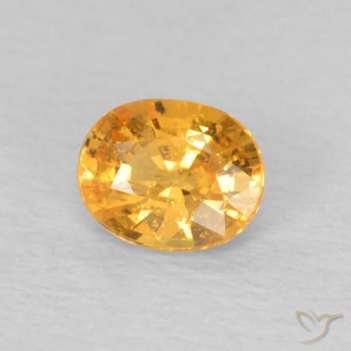 Grenat Spessartite Medium Light-Orange naturelle ovale, 0.49 ct, VS