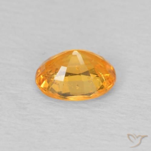 Grenat Spessartite Medium Light-Orange naturelle ovale, 0.49 ct, VS
