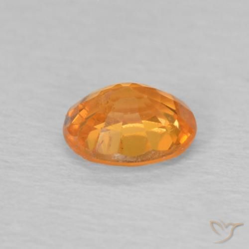 Grenat Spessartite Orange vif naturelle ovale, 0.50 ct, VS