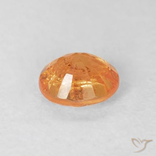 Grenat Spessartite Orange moyen naturelle ovale, 0.56 ct, VS-SI