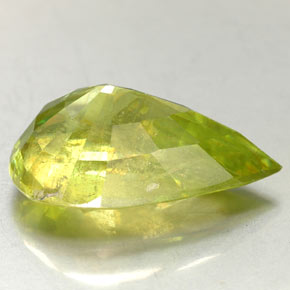 Sphène vert naturelle en forme de poire, 5,24 ct, SI
