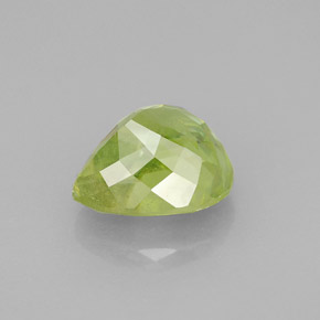 Sphène vert naturelle en forme de poire, 3,30 ct, SI