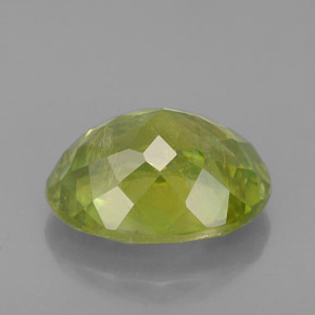 Sphène vert naturelle coupe ovale, 2,68 ct, SI