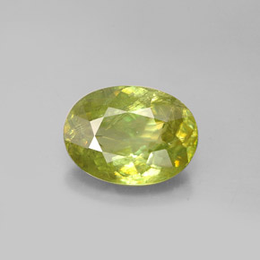 Sphène vert naturelle coupe ovale, 2,98 ct, SI