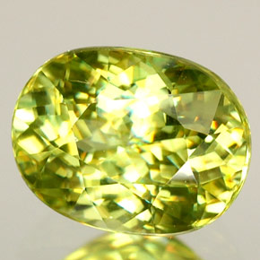 Sphène Vert jaunâtre naturelle Coupe ovale, 2.12 ct, VS