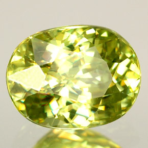 Sphène Vert jaunâtre naturelle Coupe ovale, 2.12 ct, VS