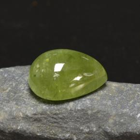 Sphène vert naturelle en forme de poire, 6,90 ct, translucide