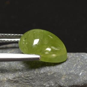 Sphène vert naturelle en forme de poire, 6,90 ct, translucide