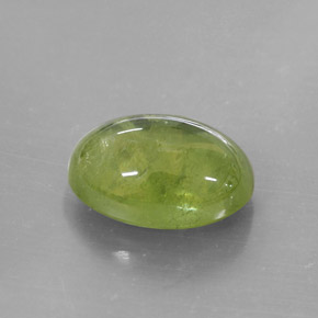 Sphène vert naturelle transparent, 5,68 ct, transparent / translucide