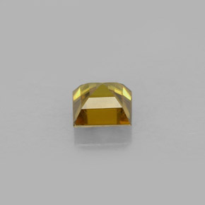 Sphène jaune naturelle carré, 0,68 ct, VS