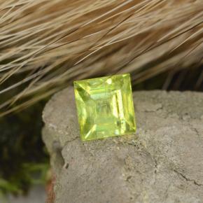 Sphène vert naturelle carré, 0,57 ct, VS-SI