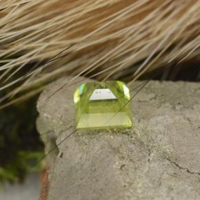 Sphène vert naturelle carré, 0,57 ct, VS-SI