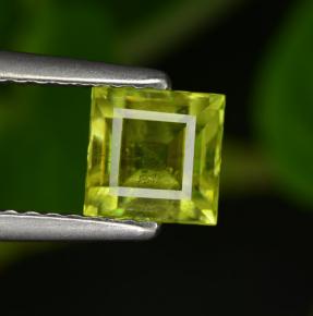 Sphène vert naturelle carré, 0,99 ct, VS-SI