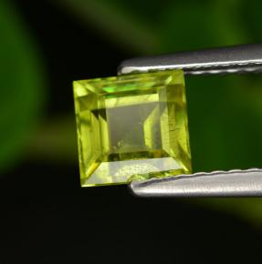 Sphène vert naturelle carré, 0,99 ct, VS-SI
