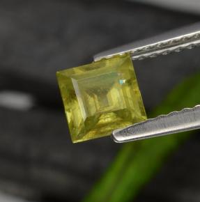 Sphène jaune naturelle carré, 0,76 ct, VS-SI