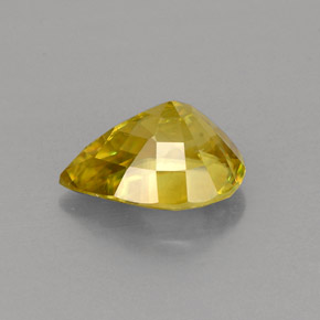 Sphène Vert Doré naturelle En forme de poire, 1.38 ct, VS