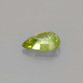 Sphène vert naturelle en forme de poire, 0,67 ct, VVS-VS