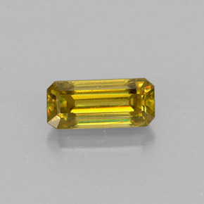 Sphène Vert Doré naturelle Taille émeraude, 0.76 ct, VVS-VS