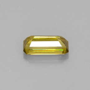 Sphène Vert Doré naturelle Taille émeraude, 0.76 ct, VVS-VS