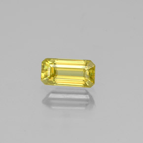 Sphène Jaune doré naturelle Taille émeraude, 0.58 ct, VVS-VS