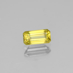 Sphène Jaune doré naturelle Taille émeraude, 0.58 ct, VVS-VS