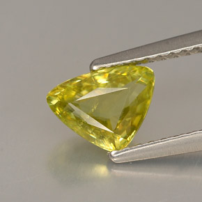 Sphène jaune naturelle trillion, 0,93 ct, VVS-VS