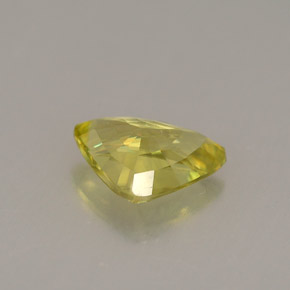 Sphène jaune naturelle trillion, 0,93 ct, VVS-VS