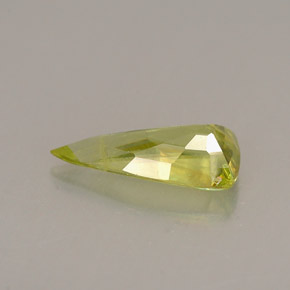 Sphène vert naturelle trillion, 0,74 ct, VS