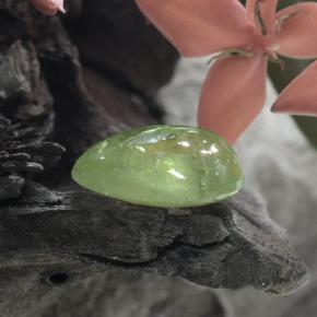 Sphène Vert jaunâtre naturelle En forme de poire, 2.24 ct, Transparent