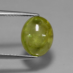 Sphène vert naturelle transparent, 4,30 ct, transparent / translucide