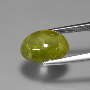 Sphène vert naturelle transparent, 4,30 ct, transparent / translucide