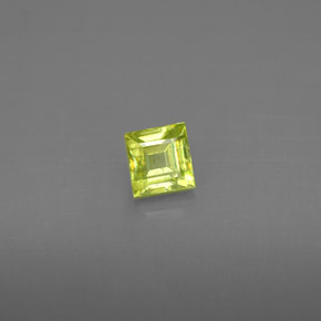 Sphène vert naturelle carré, 0,45 ct, VS