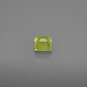 Sphène vert naturelle carré, 0,45 ct, VS