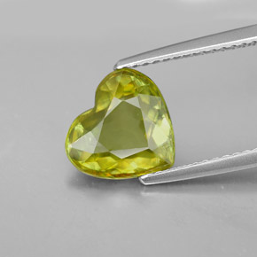 Sphène vert naturelle forme de coeur, 2,43 ct, VS