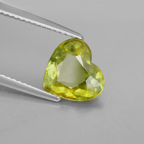 Sphène vert naturelle forme de coeur, 2,43 ct, VS