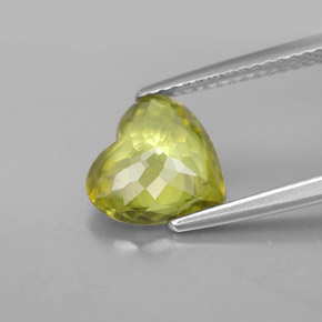 Sphène vert naturelle forme de coeur, 2,43 ct, VS