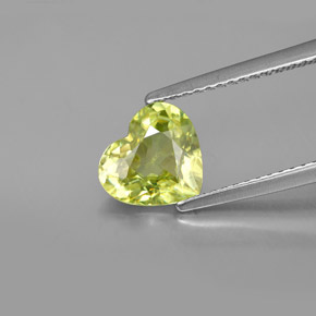 Sphène vert naturelle forme de coeur, 1,44 ct, VS