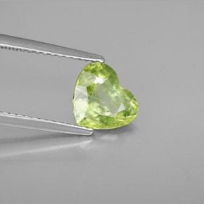 Sphène Vert jaunâtre naturelle Forme de coeur, 1.54 ct, VS